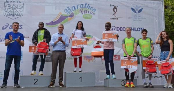 Маратон Варна 2026: хиляди бегачи, дъждовна нощ и организация, която не спира