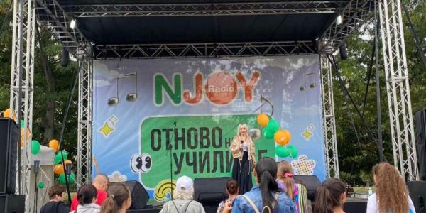 „Отново на училище“ с мобилно оборудване от OoYes