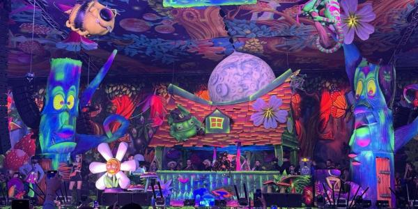 Мобилни Огради от OoYes За Сигурността на Elrow Sofia 2024 Enchanted Forest